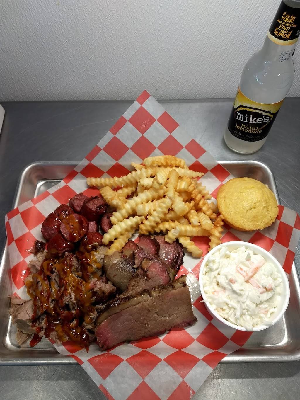 County Line Catering | restaurant | 6677 16th Ave SW, Cedar Rapids, IA 52404, USA | 3193784777 OR +1 319-378-4777