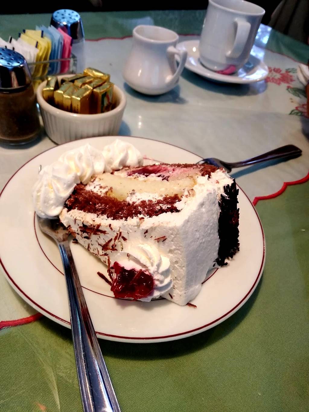 Hofers Bakery and Cafe | bakery | 8758 N Main St, Helen, GA 30545, USA | 7068788200 OR +1 706-878-8200