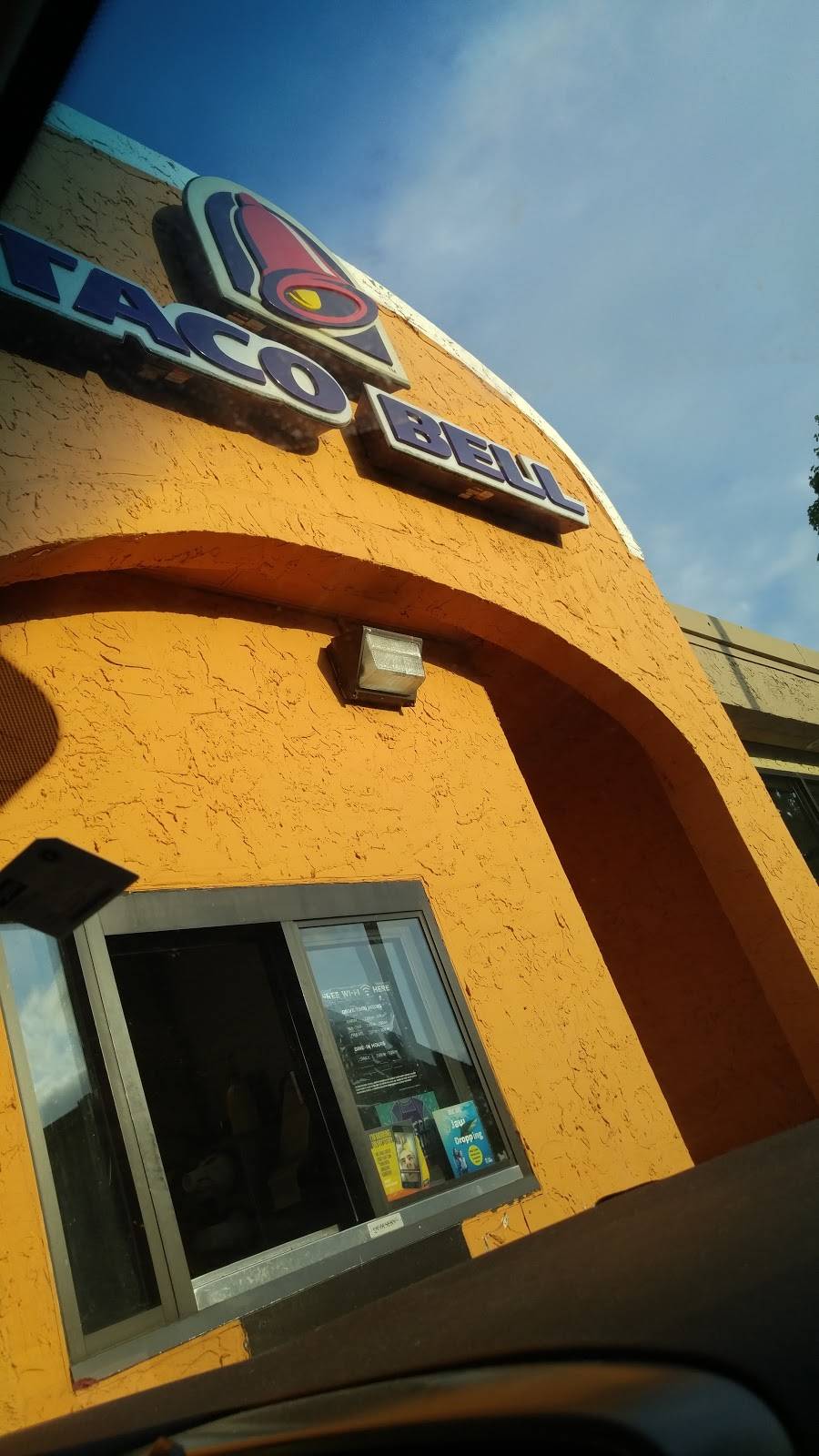 Taco Bell | meal takeaway | 647 W Main St, Anoka, MN 55303, USA | 7634210609 OR +1 763-421-0609