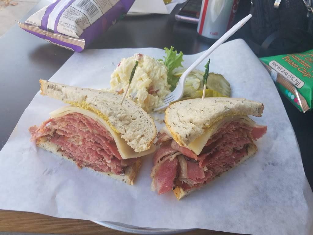 Kings Deli | restaurant | 109 N Pass Ave, Burbank, CA 91505, USA | 8185614405 OR +1 818-561-4405