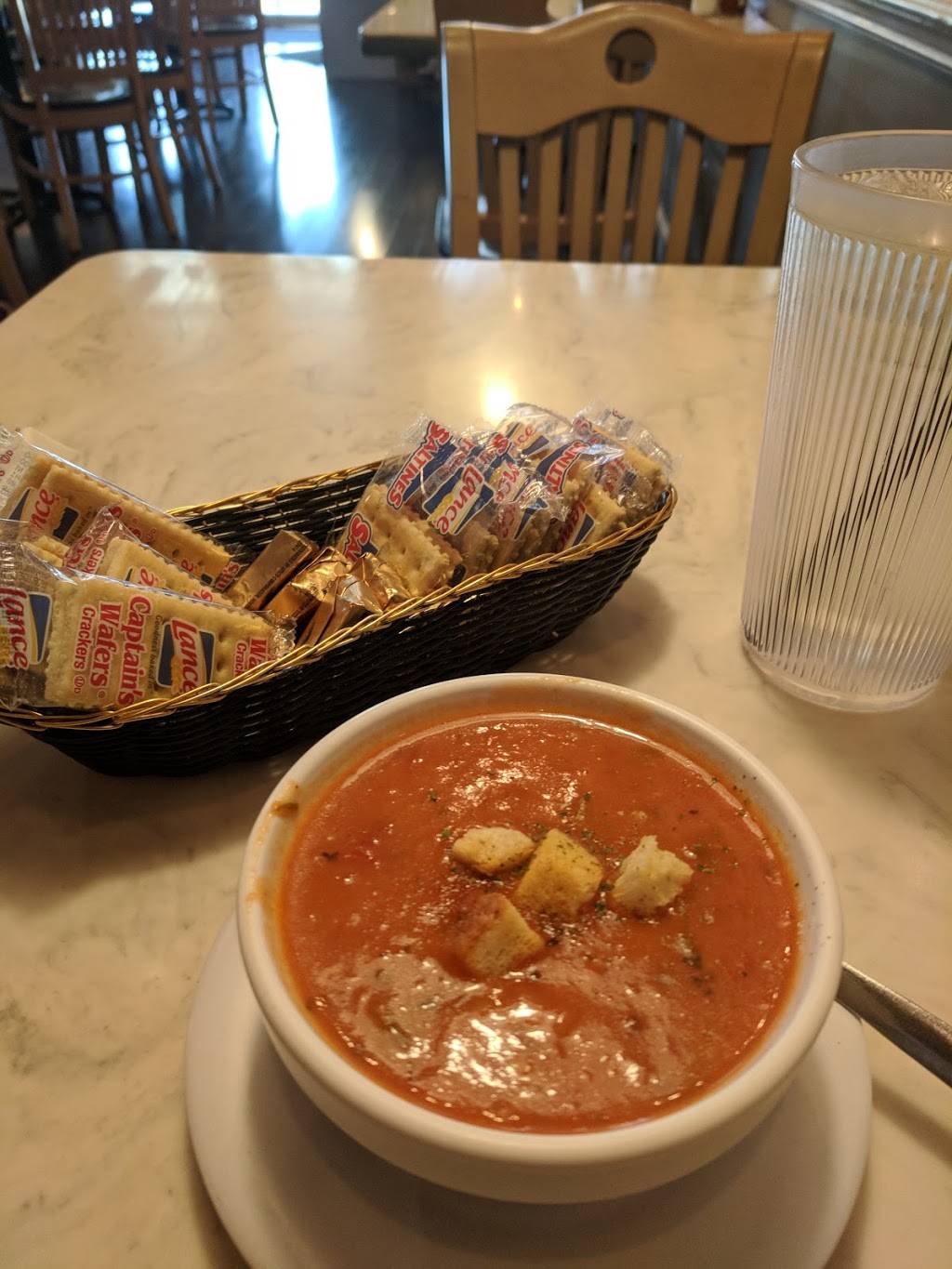 B Bs Po-Boy & Seafood | restaurant | 1300 Bienville Blvd, Ocean Springs, MS 39564, USA | 2288752702 OR +1 228-875-2702