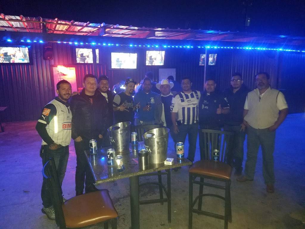 El Patio Ice House | restaurant | 230 Winkler Dr, Houston, TX 77087, USA | 8322658014 OR +1 832-265-8014