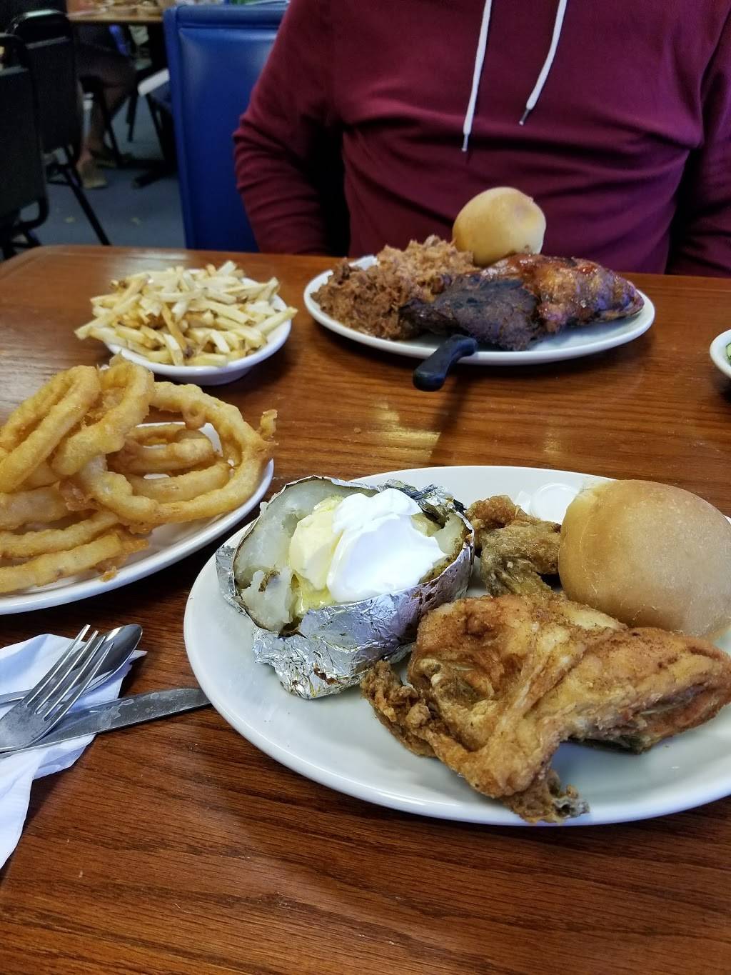 Bills Real Pit BBQ | restaurant | 5945 Frazeysburg Rd, Nashport, OH 43830, USA | 7405880888 OR +1 740-588-0888