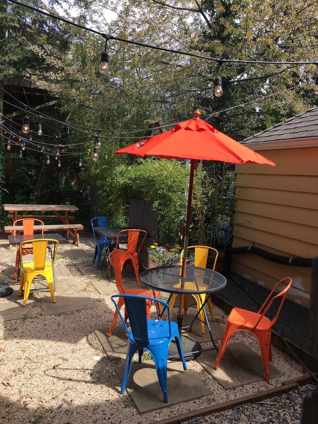 Djans Dining Thai Restaurant | restaurant | 264 NE 45th St, Seattle, WA 98105, USA | 2066333526 OR +1 206-633-3526