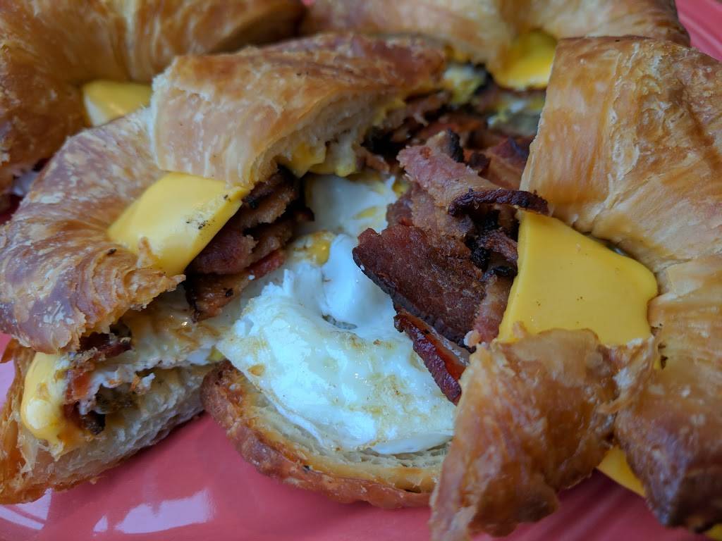 Clique | restaurant | 1326 E Jefferson Ave, Detroit, MI 48207, USA | 3132590922 OR +1 313-259-0922