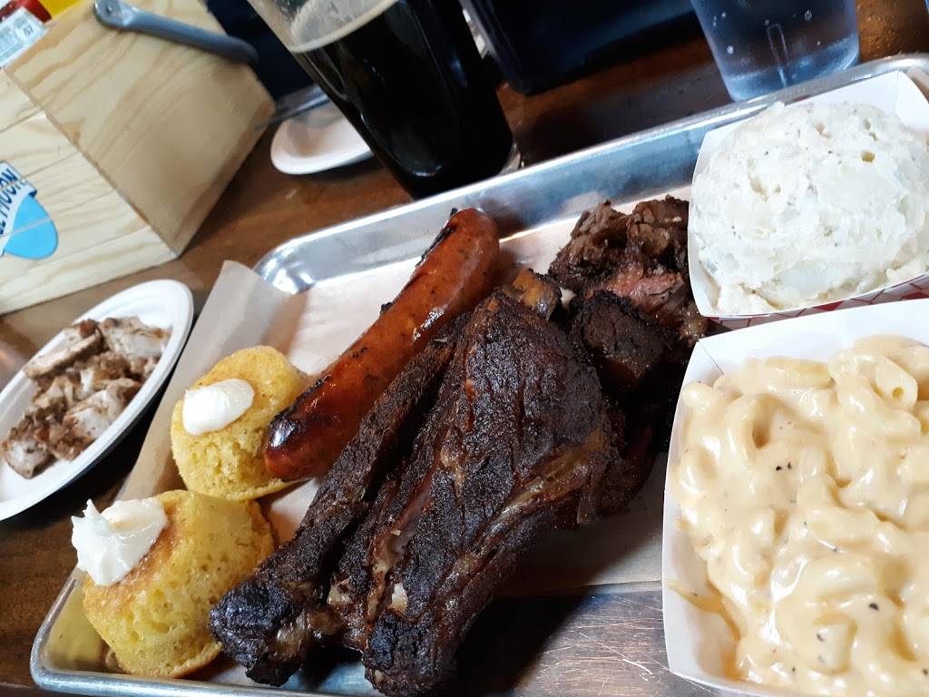 Goosetown Tavern | restaurant | 3242 E Colfax Ave, Denver, CO 80206, USA | 3033999703 OR +1 303-399-9703