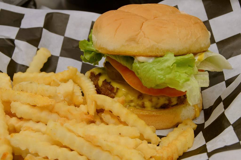 Brendas Frozen Custard | restaurant | 205 Wells St, Sandwich, IL 60548, USA | 8155702236 OR +1 815-570-2236