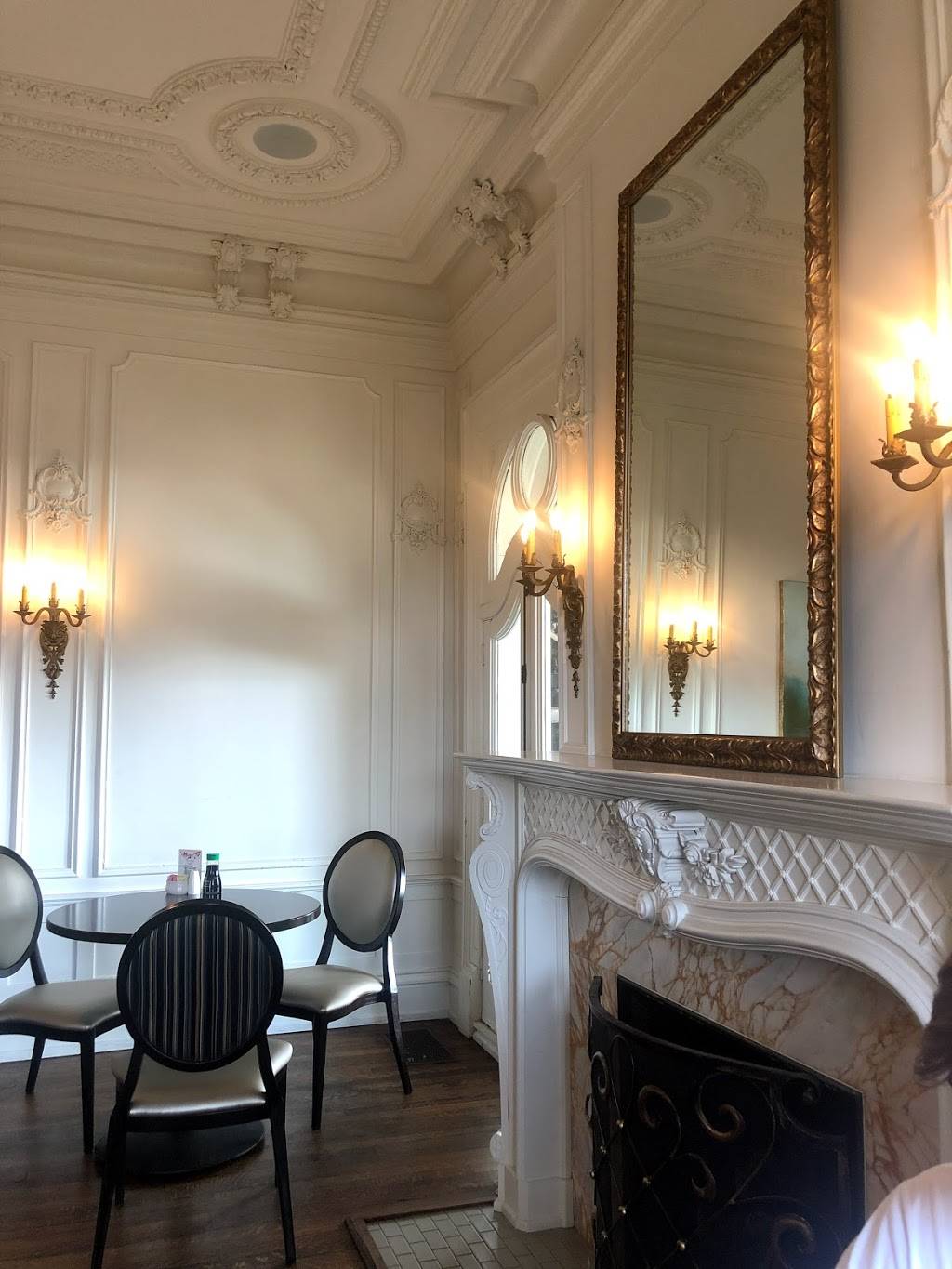 Red Fish | restaurant | 1433 Union Ave, Memphis, TN 38104, USA | 9014543926 OR +1 901-454-3926