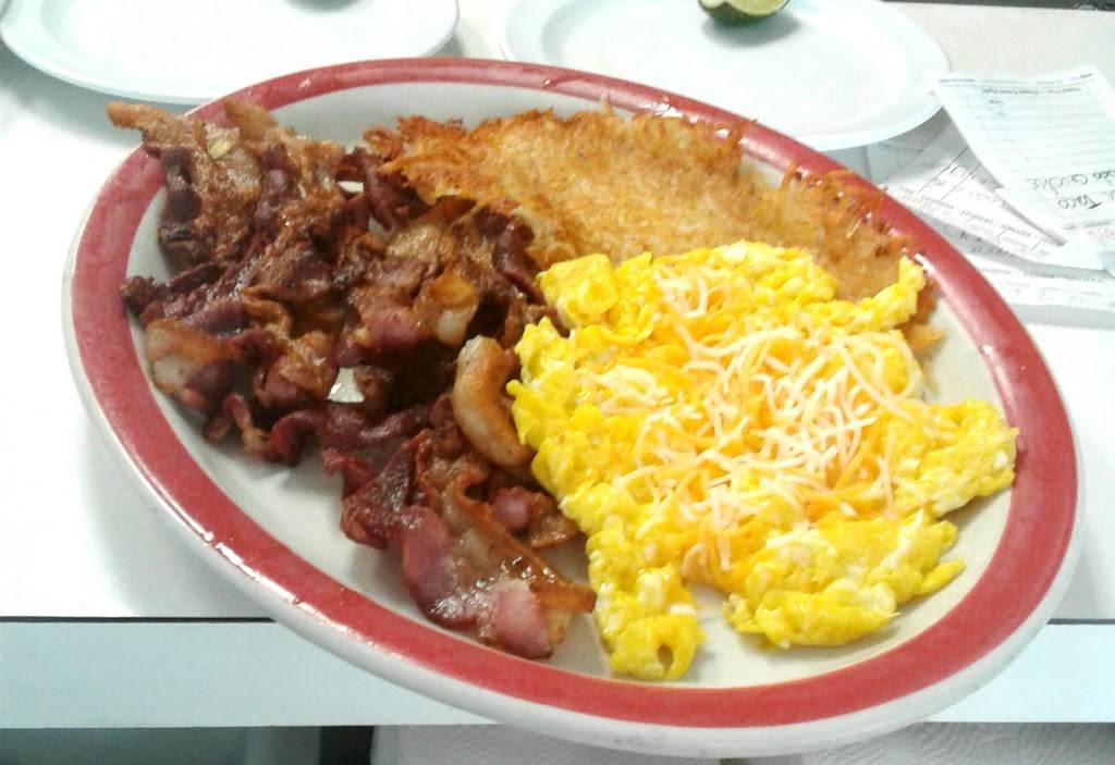 Sammys & Martinas Restaurant | restaurant | 2761 W Ave L, Lancaster, CA 93536, USA | 6617228457 OR +1 661-722-8457