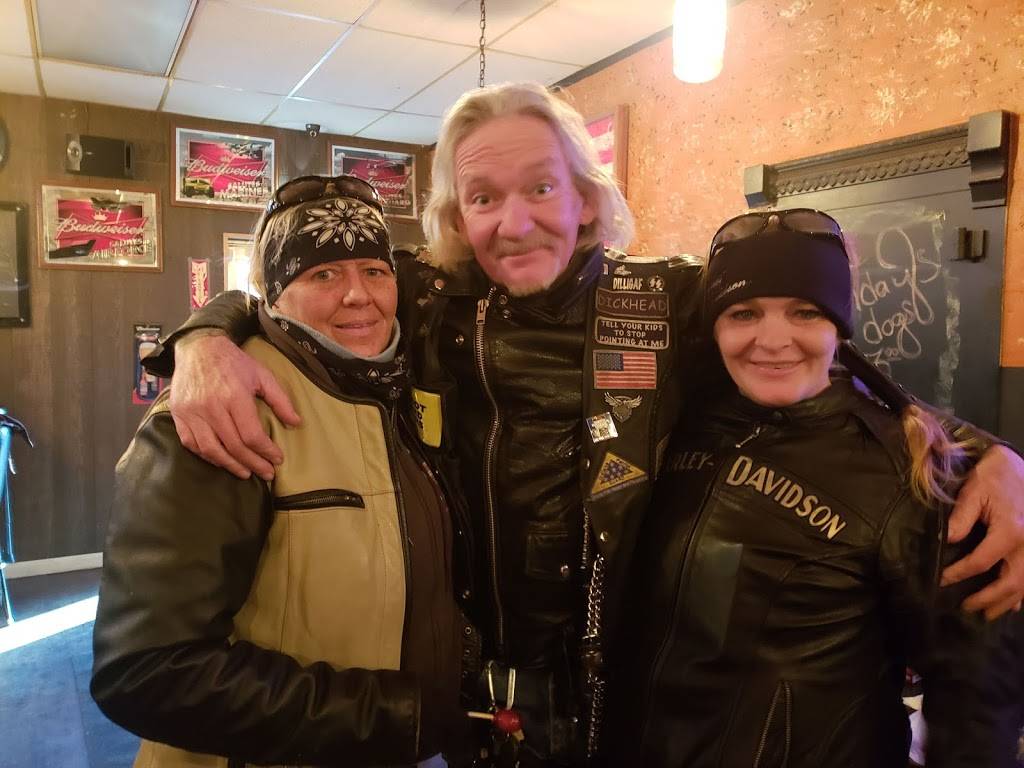 Halos Bar & Grill | restaurant | 215 E Water St, Alexandria, IN 46001, USA | 7657247520 OR +1 765-724-7520