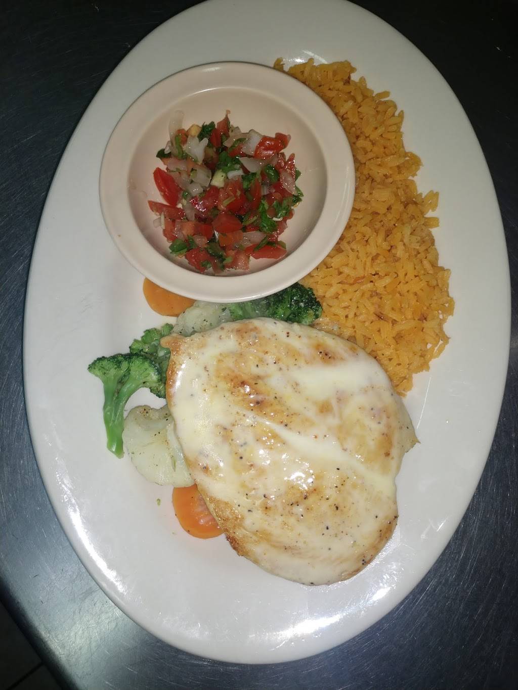 La Paloma | restaurant | 308 Red Boiling Springs Rd, Lafayette, TN 37083, USA | 6156662315 OR +1 615-666-2315