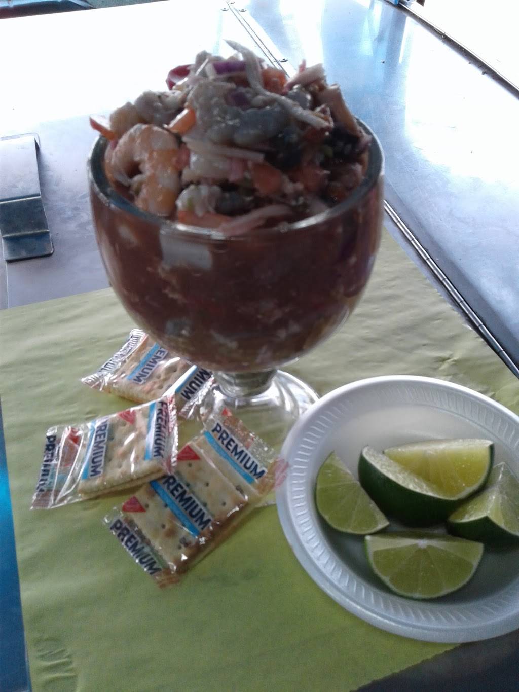 Mariscos Tocho | restaurant | 11299 Alameda St, Los Angeles, CA 90059, USA | 5624157519 OR +1 562-415-7519