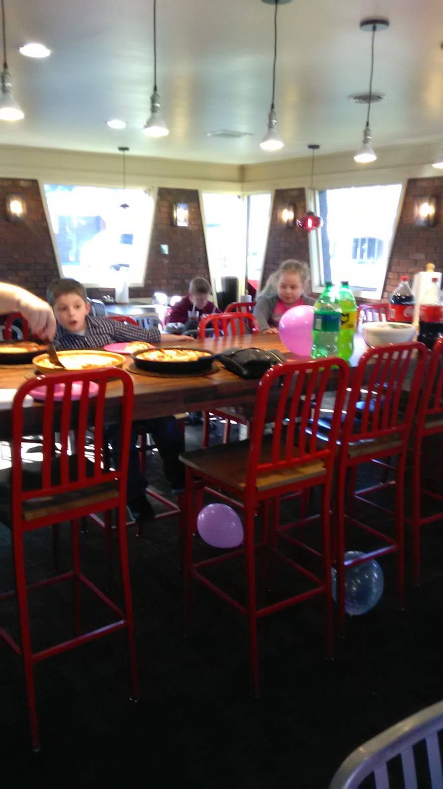 Pizza Hut | meal takeaway | 1208 E Main St, Cumberland, KY 40823, USA | 6065892325 OR +1 606-589-2325