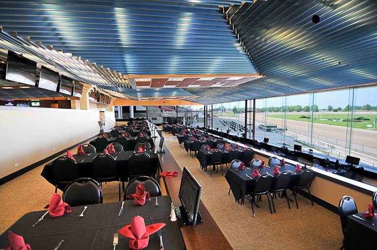 The Clubhouse | restaurant | 6000 S High St, Columbus, OH 43207, USA | 6142954665 OR +1 614-295-4665