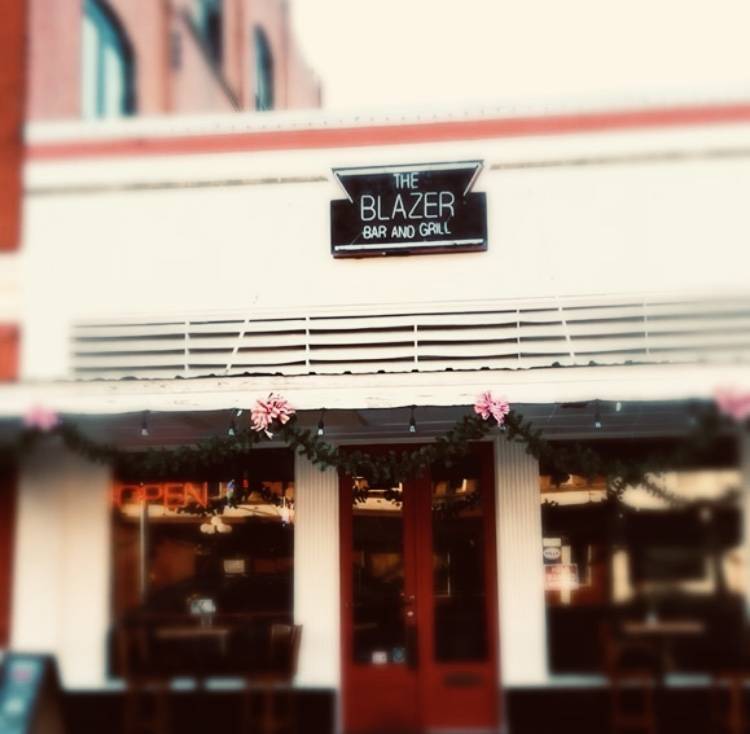 The Blazer Bar & Grill | restaurant | 303 Main St, Smithville, TX 78957, USA | 5127987100 OR +1 512-798-7100