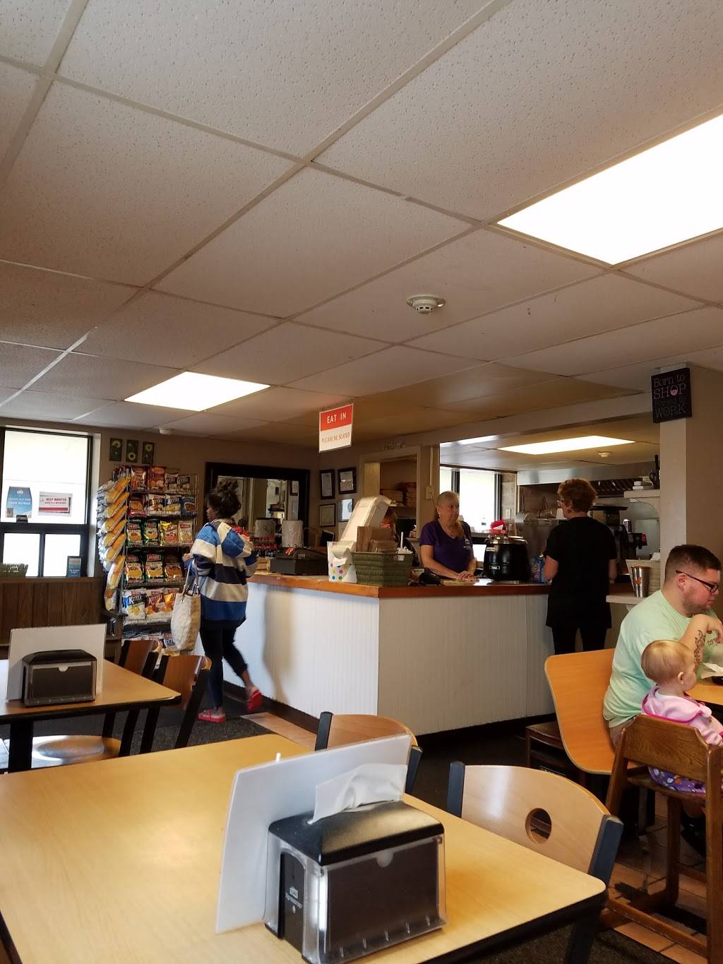 Pudges | restaurant | 1555 Sumneytown Pike, Lansdale, PA 19446, USA | 2672634968 OR +1 267-263-4968