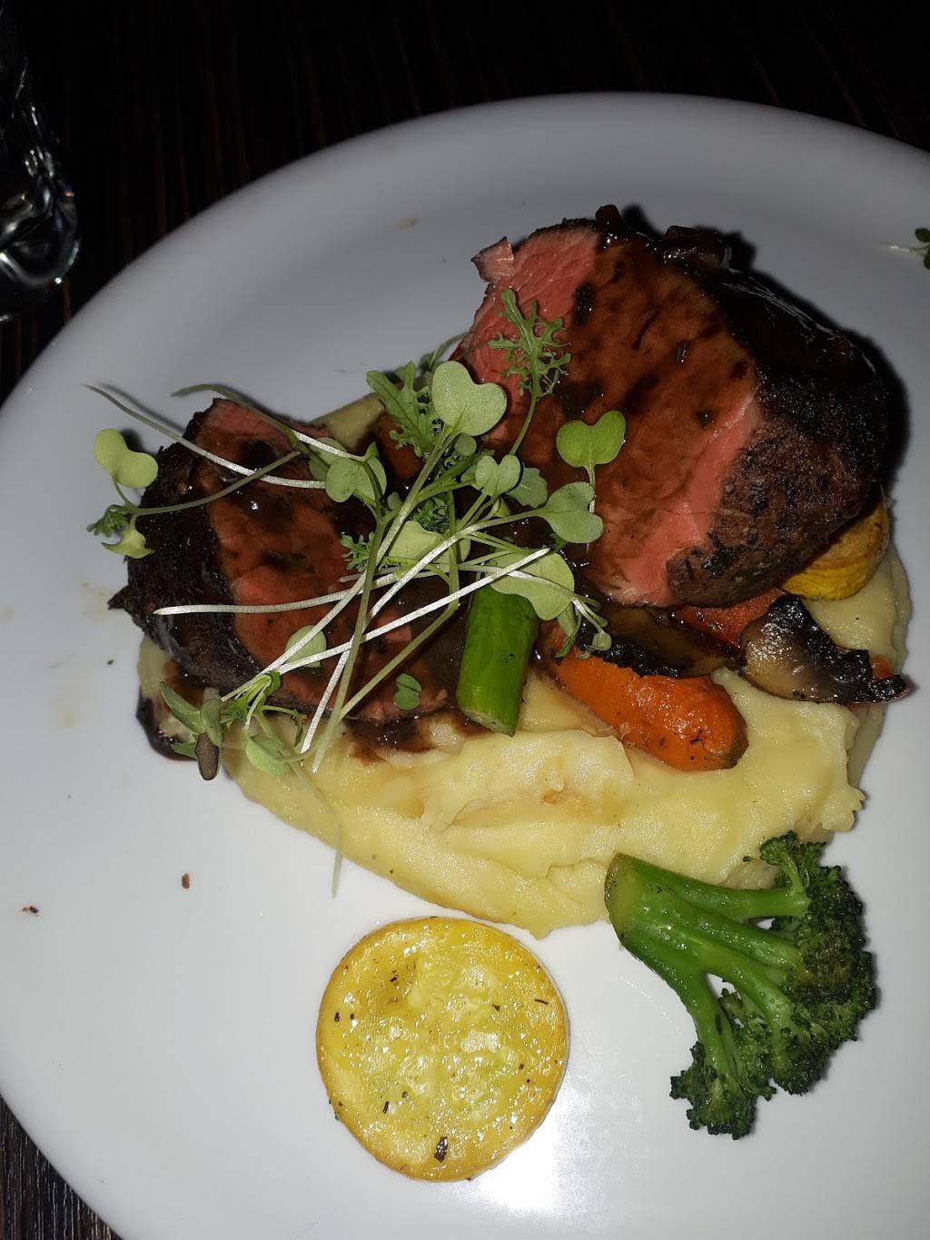 Resto-Bar La Galoche | restaurant | 1065 Rue du Marché, Acton Vale, QC J0H 1A0, Canada | 4505464011 OR +1 450-546-4011