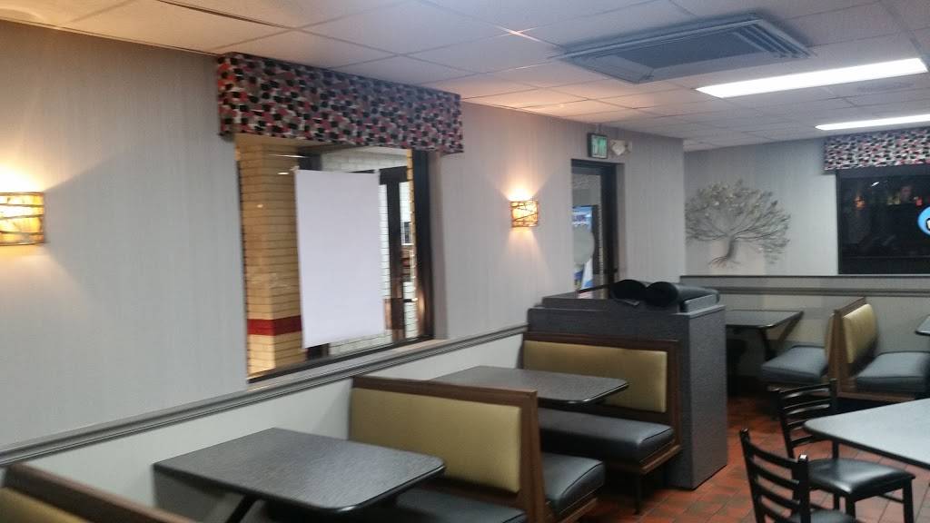 Penguin Point | restaurant | 3406 S Adams St, Marion, IN 46953, USA | 7656747388 OR +1 765-674-7388