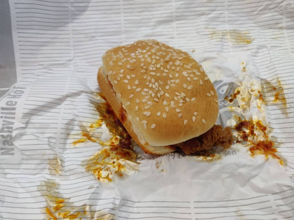 KFC | restaurant | 12721 Michigan Ave, Dearborn, MI 48126, USA | 3135820610 OR +1 313-582-0610