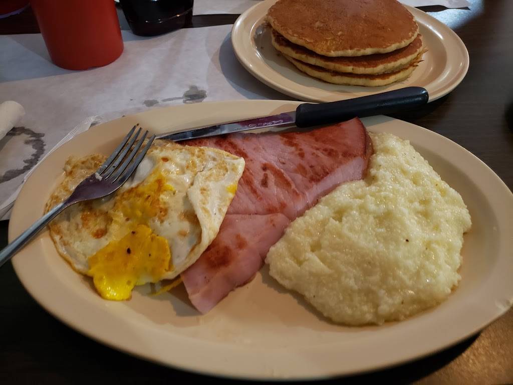 Big V Restaurant | restaurant | 32 Hall St, LaBelle, FL 33935, USA | 8636752917 OR +1 863-675-2917