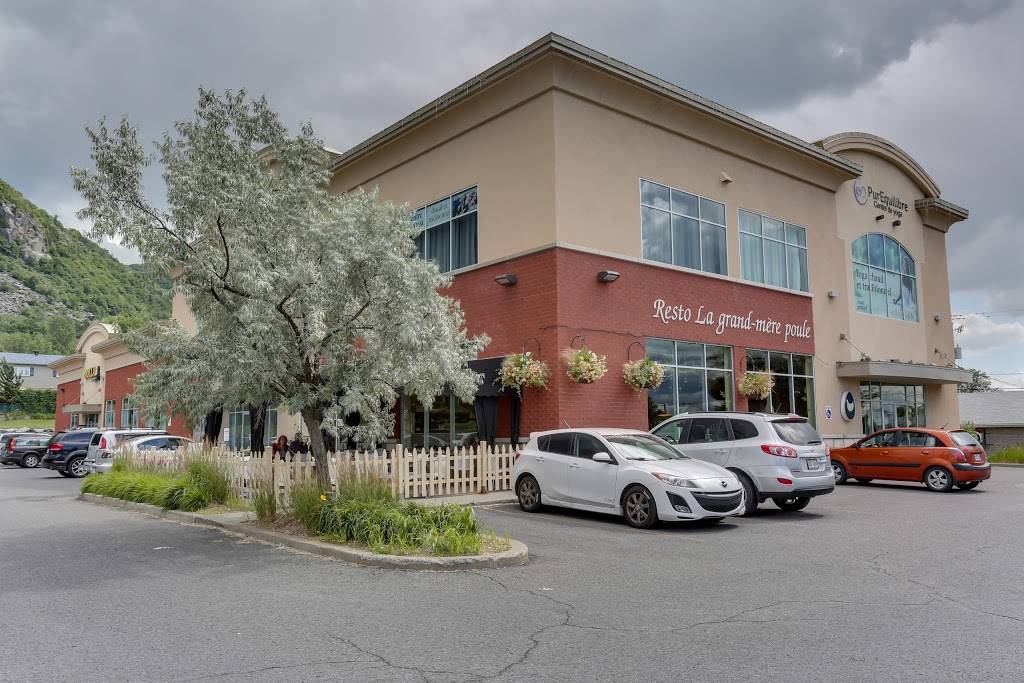 Resto La Grand-Mère Poule | restaurant | 430 Boulevard Sir-Wilfrid-Laurier, Mont-Saint-Hilaire, QC J3H 6M5, Canada | 4504679419 OR +1 450-467-9419
