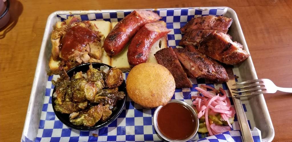 Famous Daves Bar-B-Que | restaurant | 15725 E Briarwood Cir, Aurora, CO 80016, USA | 3033966227 OR +1 303-396-6227