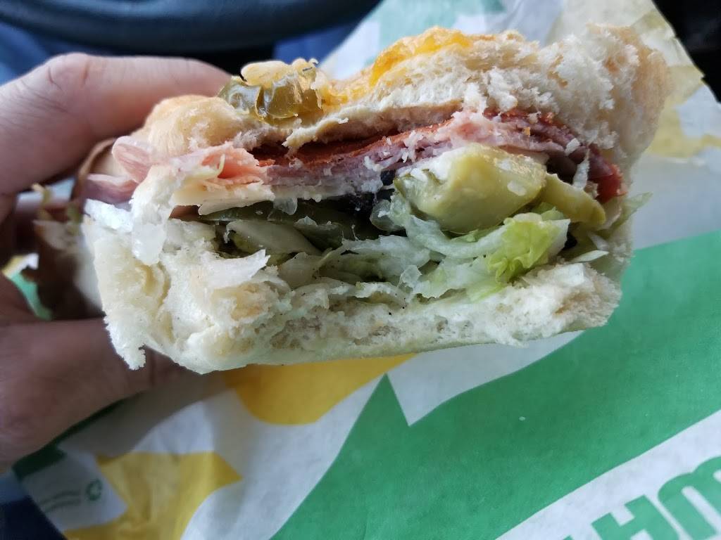 Subway Restaurants | restaurant | 2128 N Glenoaks Blvd Space #1, Burbank, CA 91504, USA | 8188483386 OR +1 818-848-3386