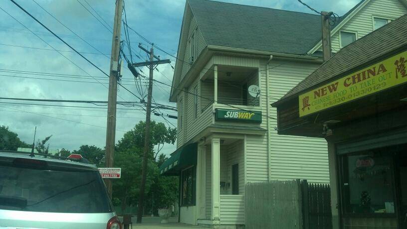 Subway | restaurant | 1552 Wood Ave, Bridgeport, CT 06604, USA | 2034165181 OR +1 203-416-5181
