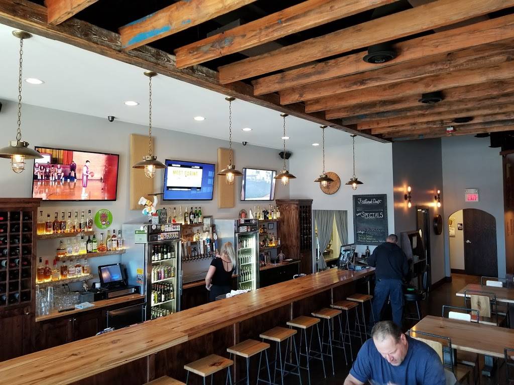 Rosatis Pizza | restaurant | 1652 S Eastwood Dr, Woodstock, IL 60098, USA | 8153383600 OR +1 815-338-3600