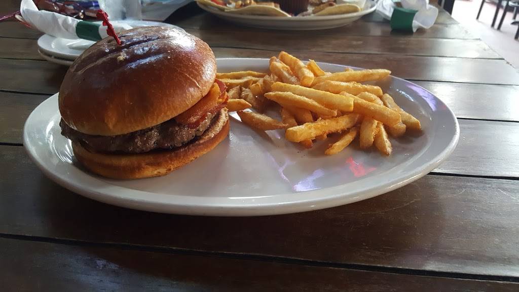 Hatfields Bar & Grill | restaurant | 30 Broadway, Kissimmee, FL 34741, USA | 4075305879 OR +1 407-530-5879