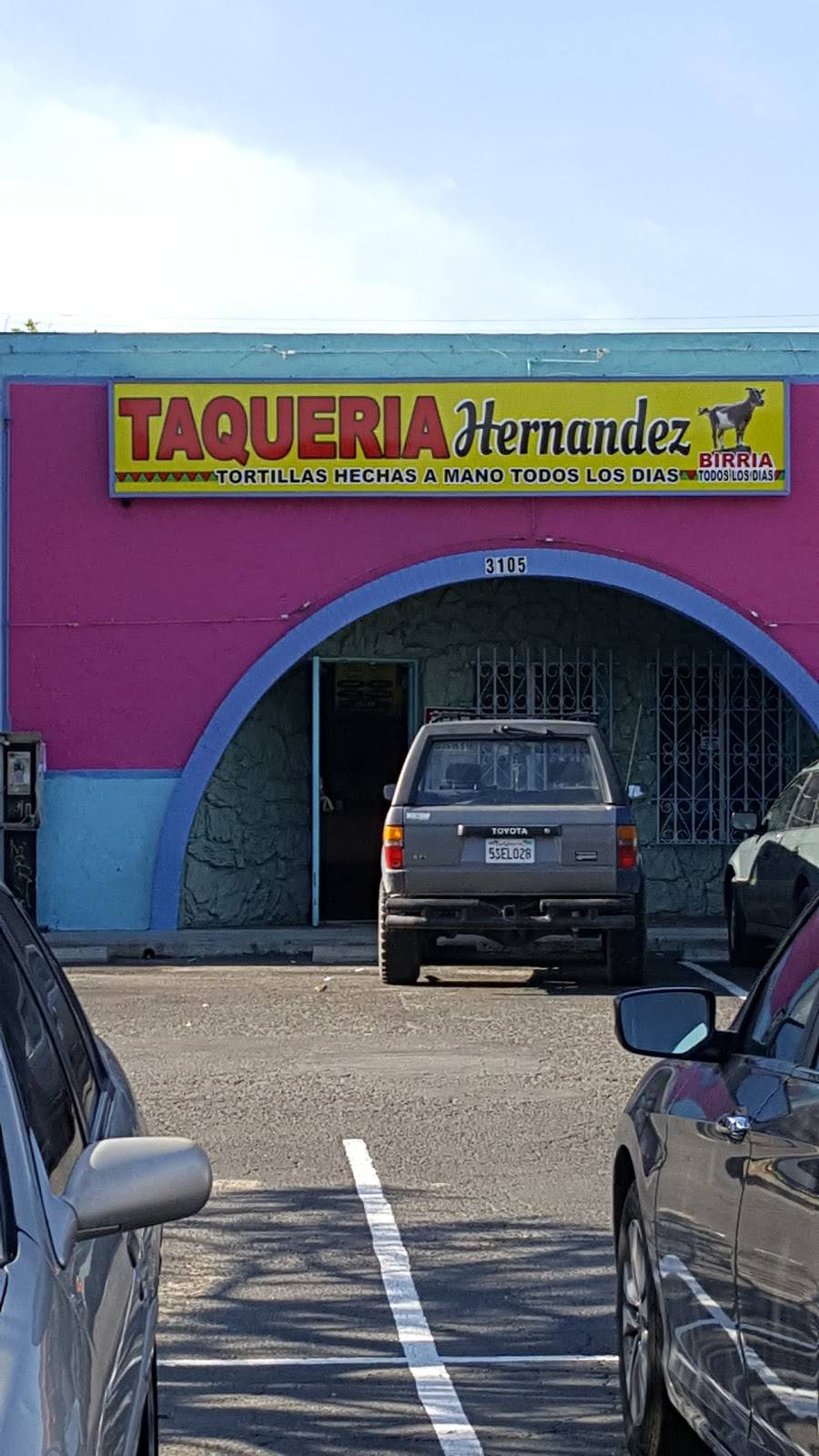 Taqueria Hernandez | restaurant | 3045 Saviers Rd, Oxnard, CA 93033, USA | 8054869080 OR +1 805-486-9080
