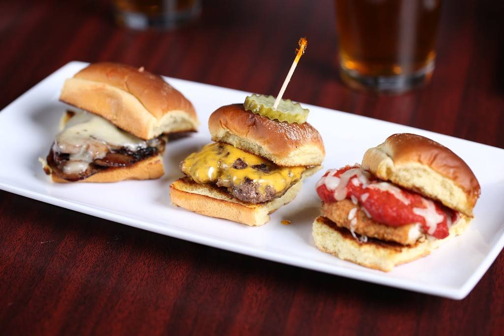 Sports Locker Bar & Grill | restaurant | 30375 Plymouth Rd, Livonia, MI 48150, USA | 7347445172 OR +1 734-744-5172