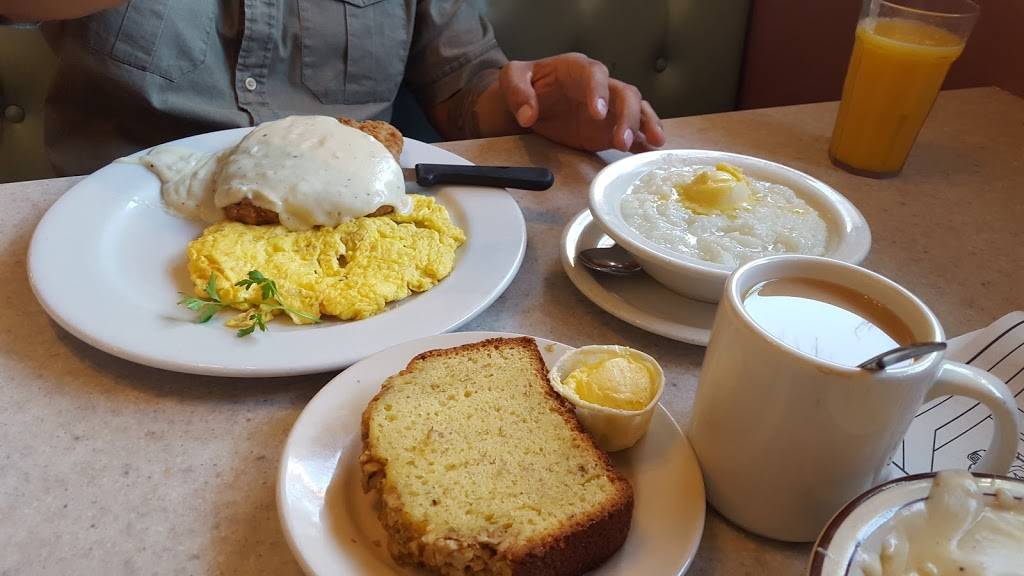 Molly Browns Country Cafe | restaurant | 15775 Mojave Dr, Victorville, CA 92394, USA | 7602414900 OR +1 760-241-4900