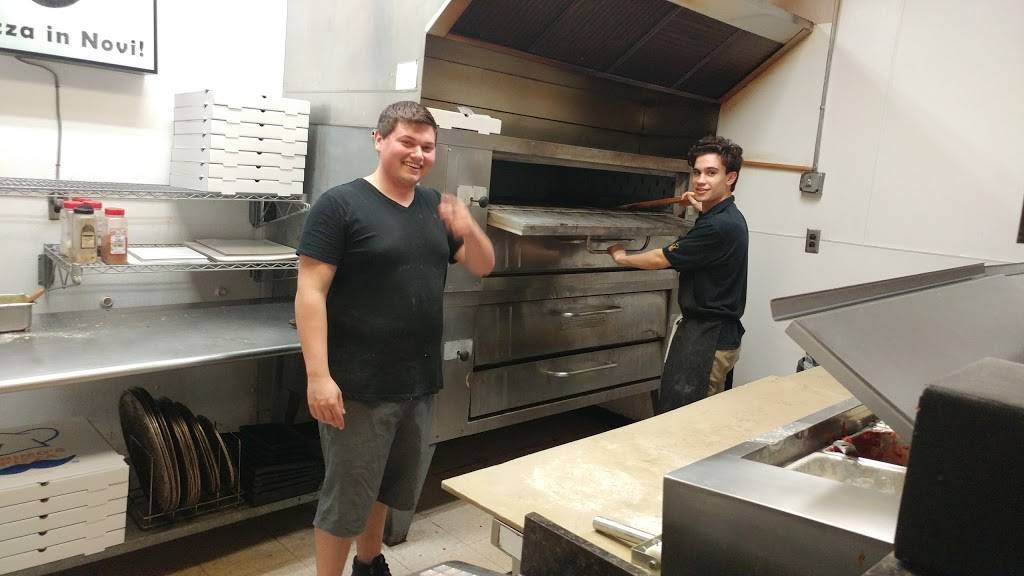 Primos Pizza | restaurant | 24330 Meadowbrook Rd, Novi, MI 48375, USA | 2484785500 OR +1 248-478-5500