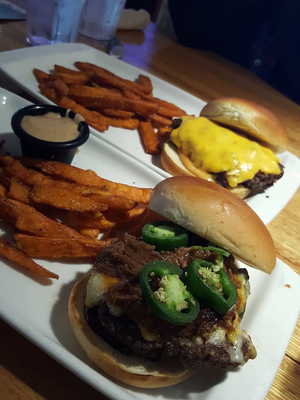 Applebees Grill + Bar | restaurant | 160 Nut Tree Pkwy, Vacaville, CA 95687, USA | 7074521167 OR +1 707-452-1167