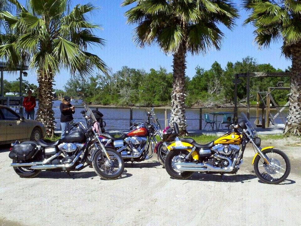 Horseshoe Bend Bar & Grill | restaurant | 7301 County Rd 203A, Liverpool, TX 77577, USA | 2815812345 OR +1 281-581-2345