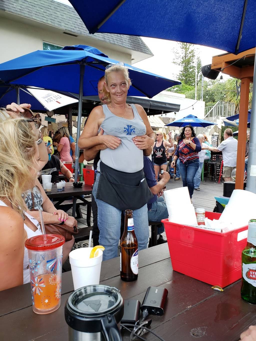 Flossies Bar & Grill | restaurant | 3985 Ravenswood Rd, Fort Lauderdale, FL 33312, USA | 9545839656 OR +1 954-583-9656