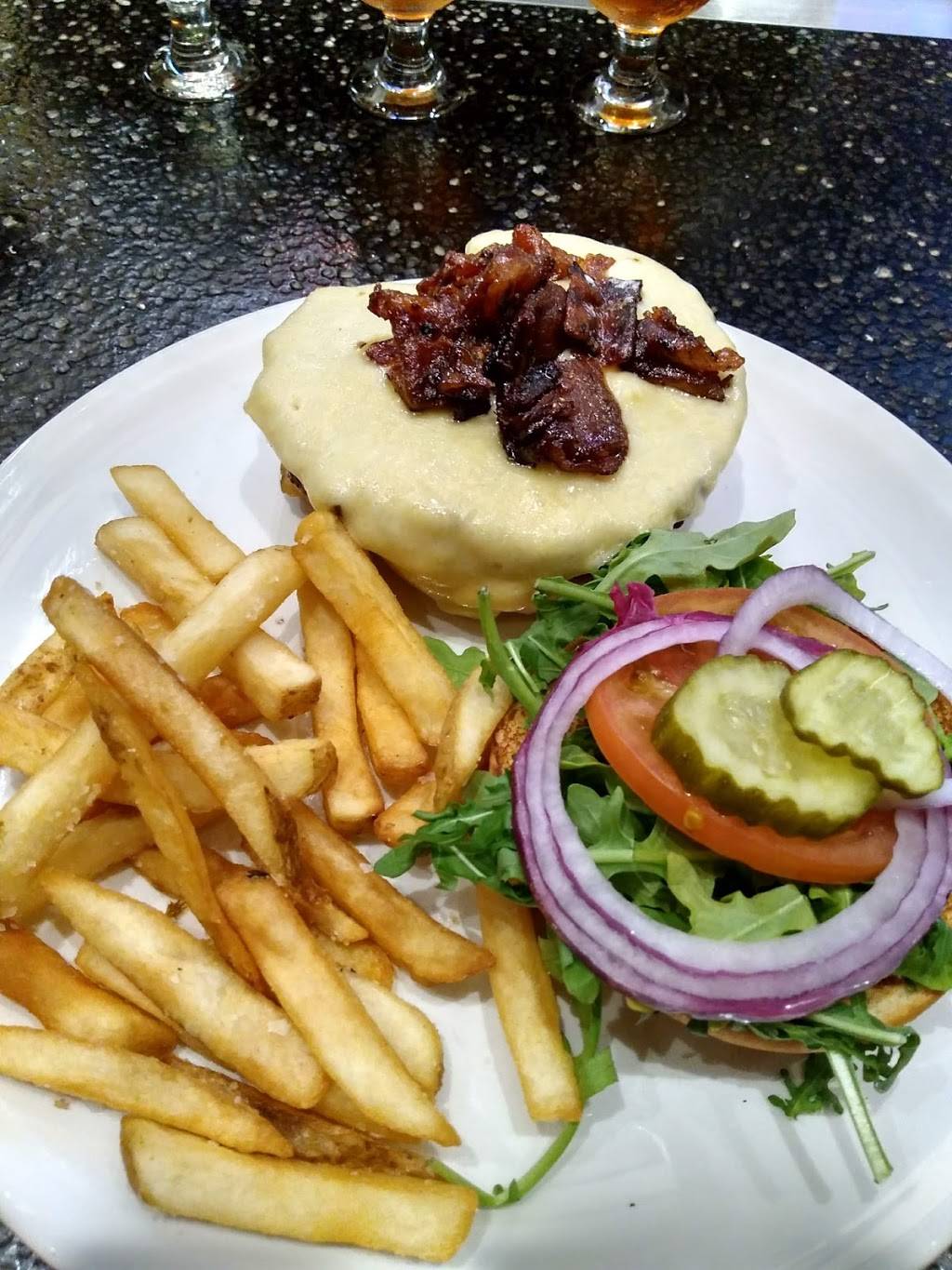 Granite City Food & Brewery | restaurant | 49 W Maryland St, Indianapolis, IN 46204, USA | 3178032025 OR +1 317-803-2025