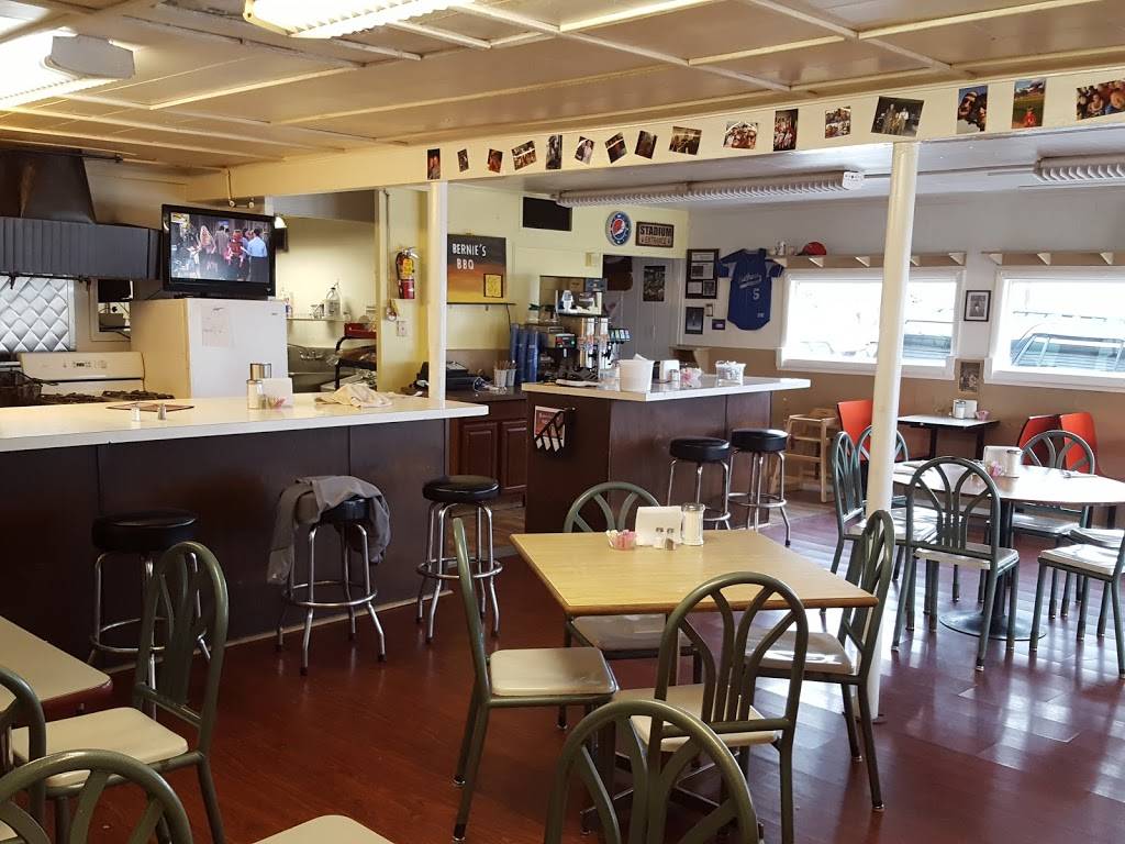 Bernies BBQ | restaurant | 1212 E 18th St, Owensboro, KY 42303, USA | 2709938461 OR +1 270-993-8461