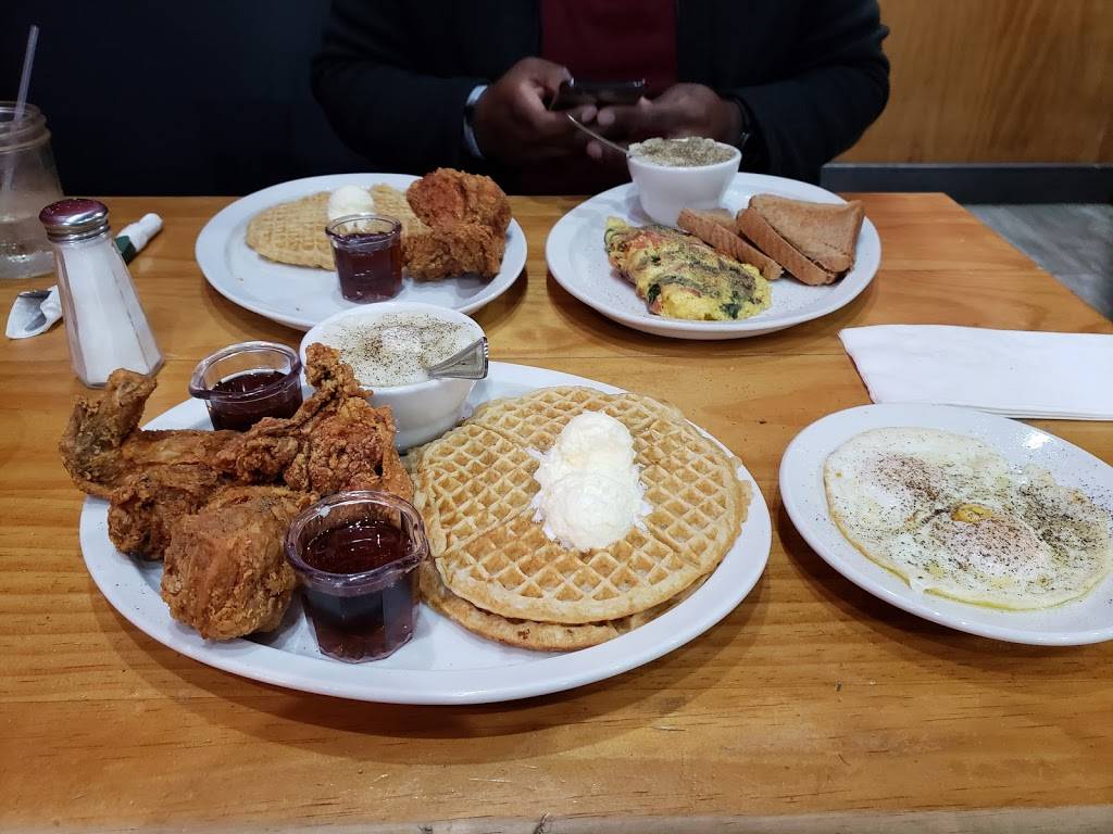 Kuzzos Chicken & Waffles | restaurant | 19345 Livernois, Detroit, MI 48221, USA | 3138610229 OR +1 313-861-0229
