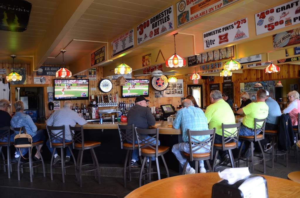 Finns Bar & Grill | restaurant | 220 W Summit Ave # 1, Wales, WI 53183, USA | 2629689800 OR +1 262-968-9800