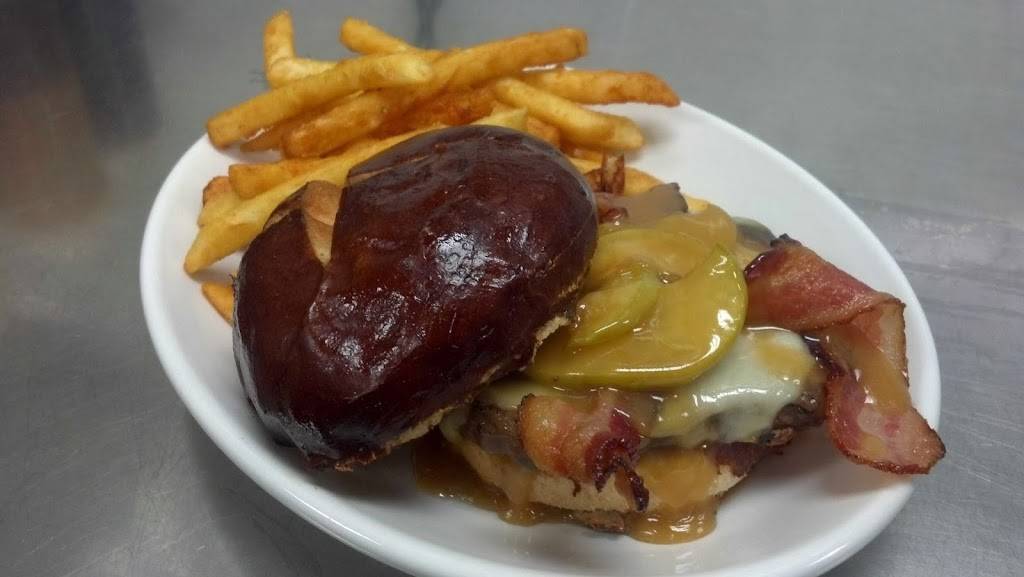 Fat Joes Bar and Grill | restaurant | 15 W Division St, Fond du Lac, WI 54935, USA | 9209333833 OR +1 920-933-3833