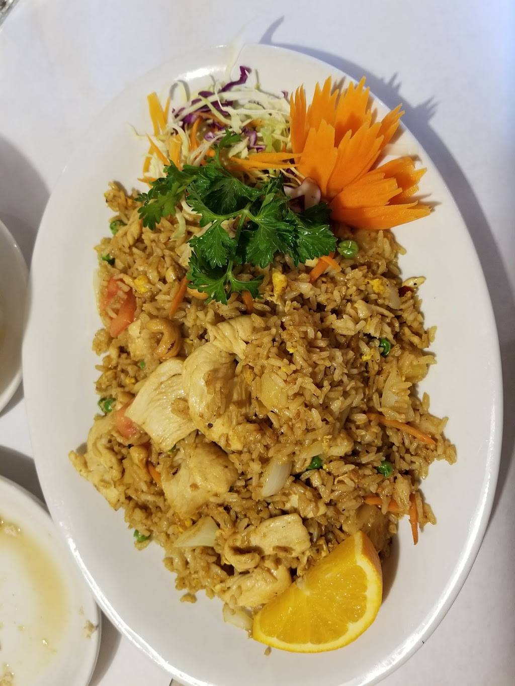 Lemon Grass Thai Restaurant | restaurant | 3999 Centerpoint Pkwy, Pontiac, MI 48341, USA | 2483357435 OR +1 248-335-7435