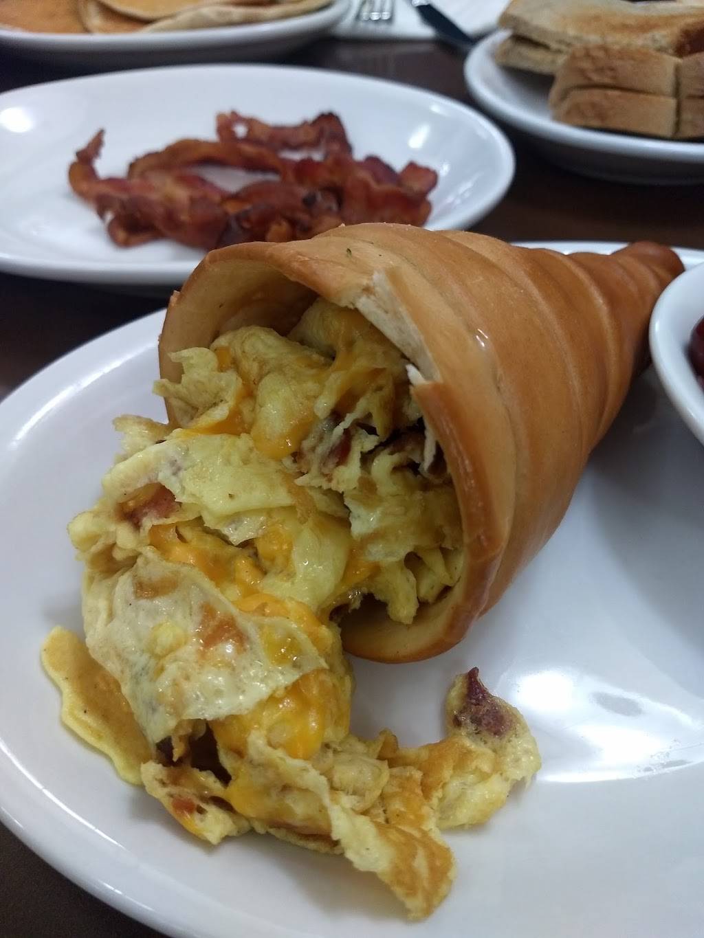 Papas of Armada Family Restaurant | restaurant | 23056 E Main St, Armada, MI 48005, USA | 5867845177 OR +1 586-784-5177