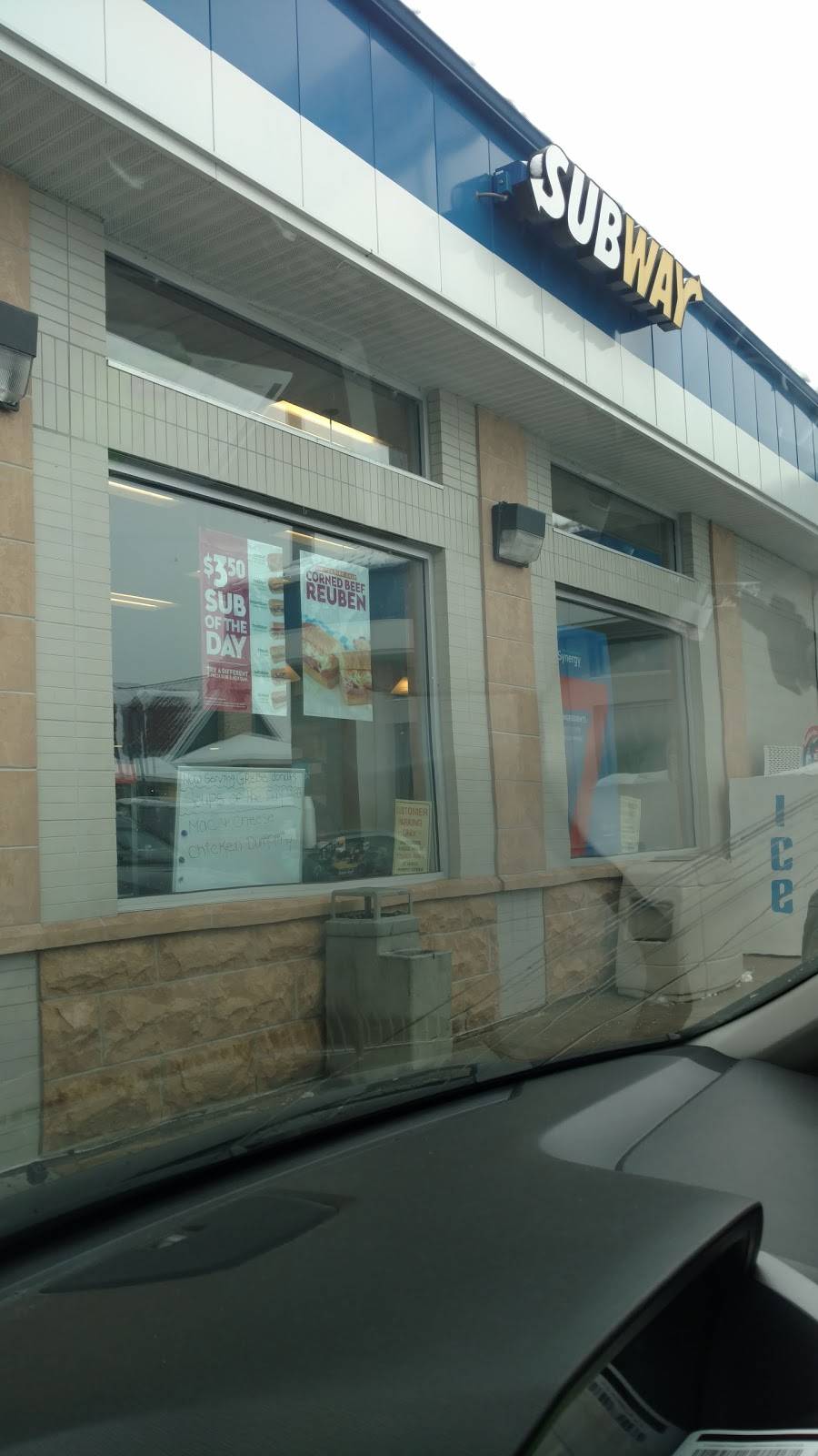 Subway | restaurant | W240 N1485 Pewaukee Rd, Waukesha, WI 53188, USA | 2623472340 OR +1 262-347-2340