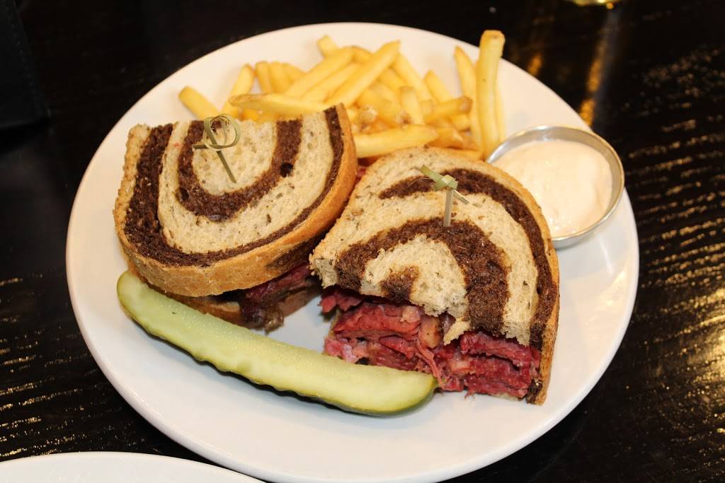 Public House of Woodstock | restaurant | 101 N Johnson St, Woodstock, IL 60098, USA | 8153376060 OR +1 815-337-6060