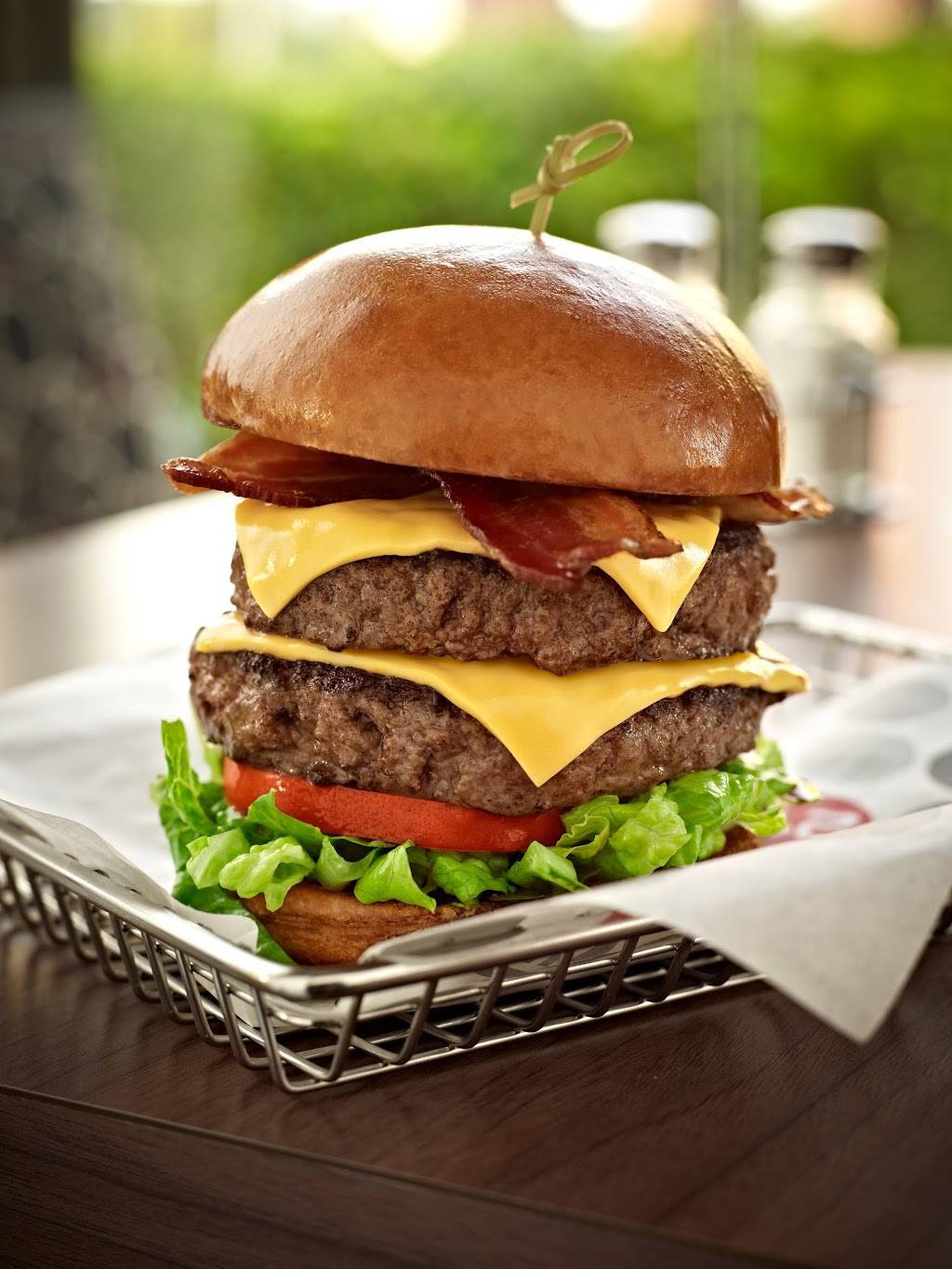 Burger 21 | restaurant | 622 Loudon Rd, Latham, NY 12110, USA | 5182186406 OR +1 518-218-6406