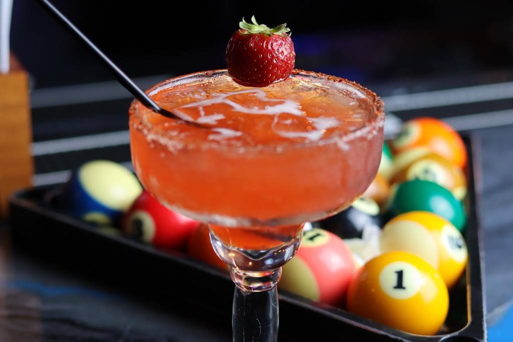 SharkDogs Sports Grill | restaurant | 5200 N Mesa St ste a-103, El Paso, TX 79912, USA | 9153075965 OR +1 915-307-5965