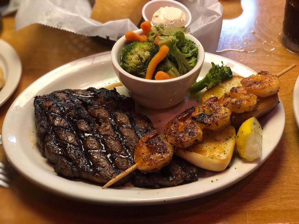 Texas Roadhouse | restaurant | 740 NW Blue Pkwy, Lees Summit, MO 64086, USA | 8162463909 OR +1 816-246-3909