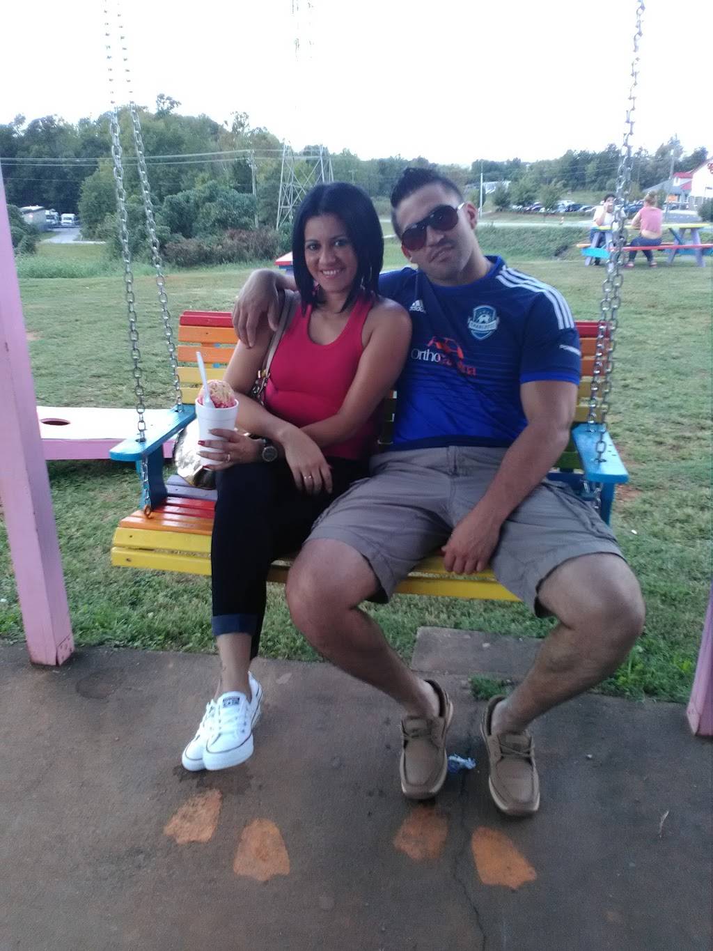 Pelicans Snoballs: North Tryon | restaurant | 7649 N Tryon St, Charlotte, NC 28262, USA | 9802297530 OR +1 980-229-7530